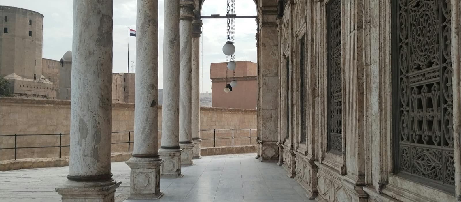 ملصق تمهيدي لقسم الفيديو التعريفي